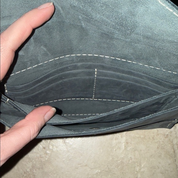 NWOT Portland Leather Goods Envelope Clutch Crossbody - Picture 4 of 7